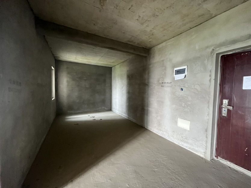 一中附近，城东，银湖城，电梯房小高层，好楼层8楼，有证