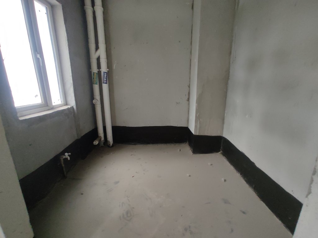 森林国际.毛坯大四房.南北通透双阳台.看房方便