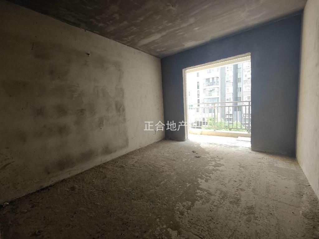 城南，城市丽景，边户，毛坯三房，单价3500，小高层，采光好，诚心出售