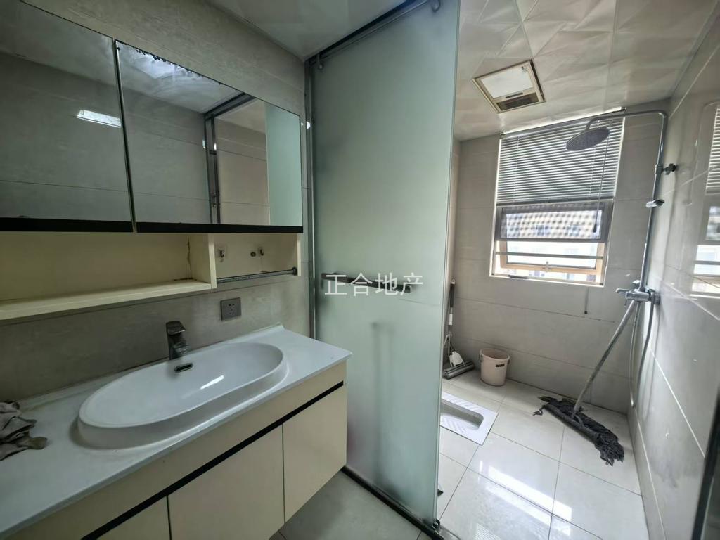 锦绣江山，边户，电梯好楼层，精装三房，单价5200+，看中谈，满二.