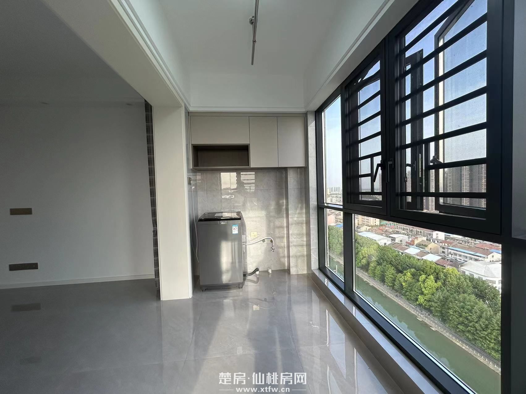 四中附近，两房精装修，视野非常好