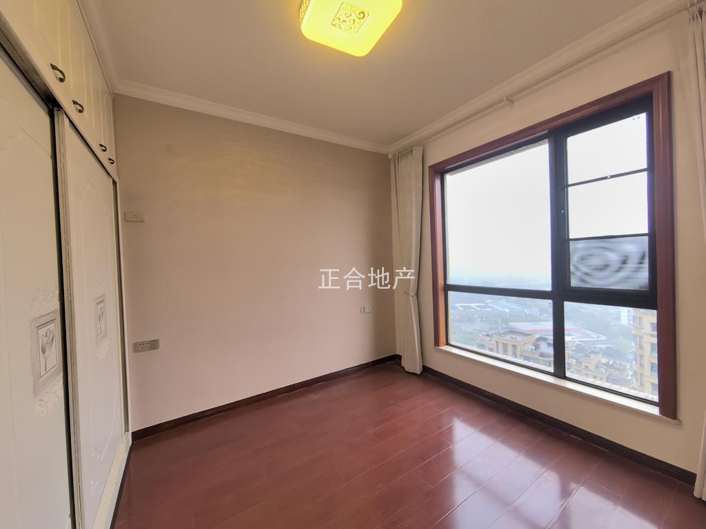 捡漏，御台公馆，​精装3室，​满五‬，过‮费户‬超低​，好楼层，诚心出售