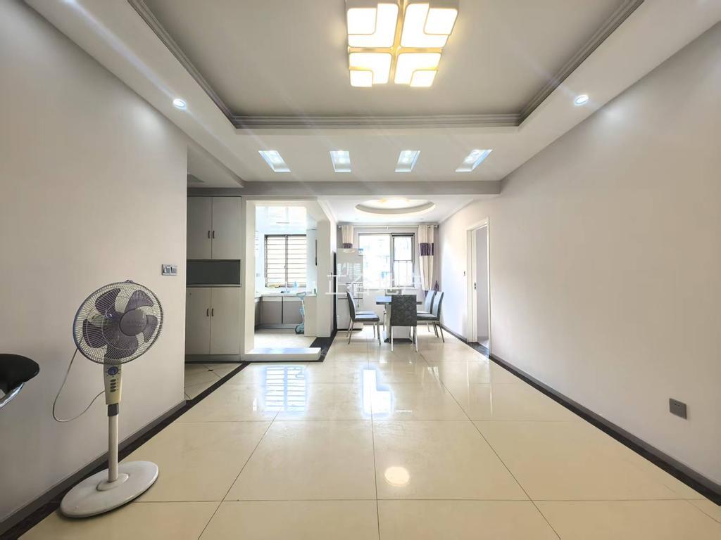 锦绣江山，边户，电梯好楼层，精装三房，单价5200+，看中谈，满二.