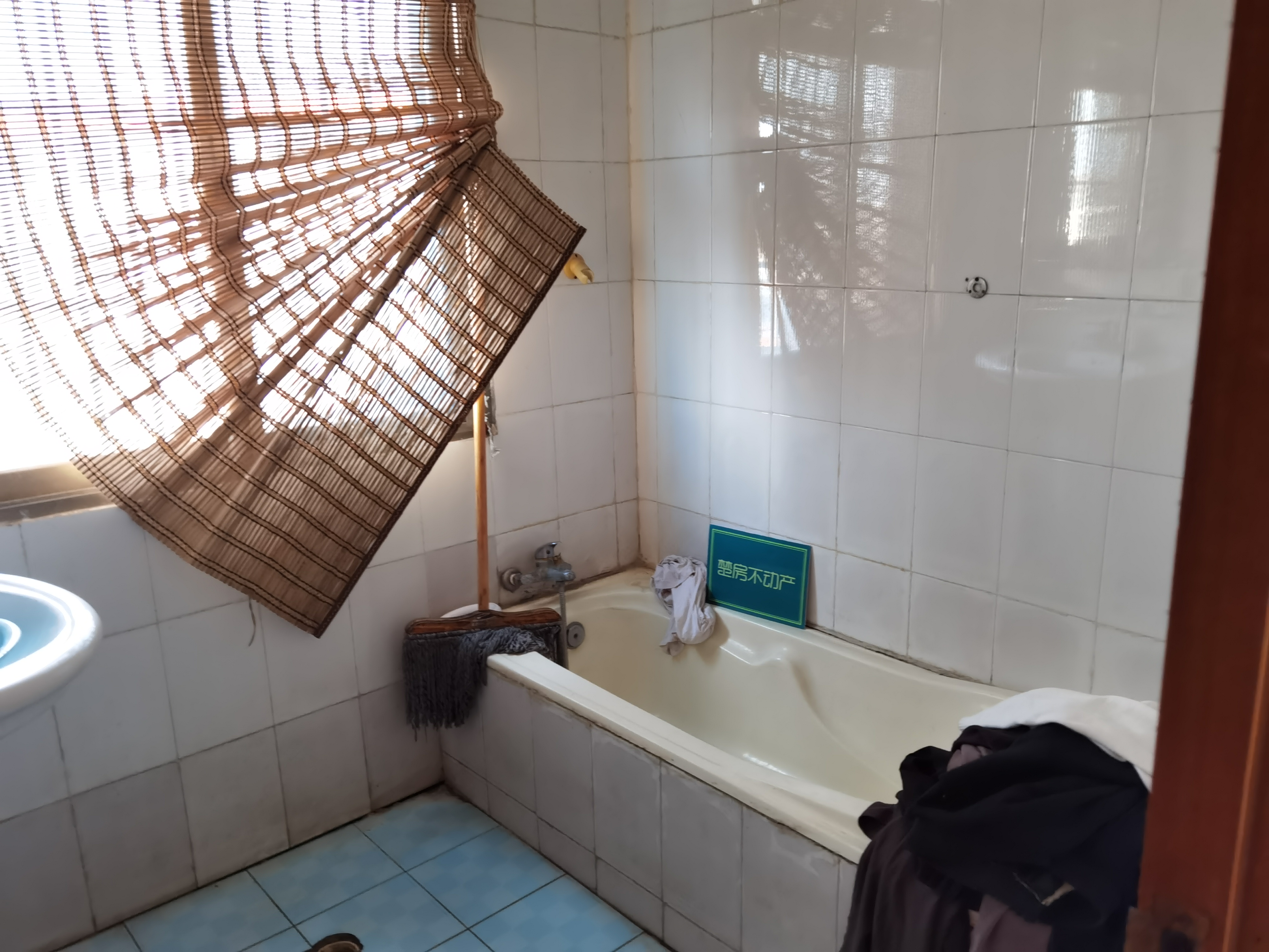 中药材宿舍， 实验二小，老三中，走路去商城逛街只需10 