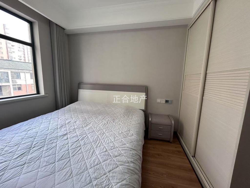 城南，亏本出售，新街，精装三房，成色新，电梯好楼层，证满二