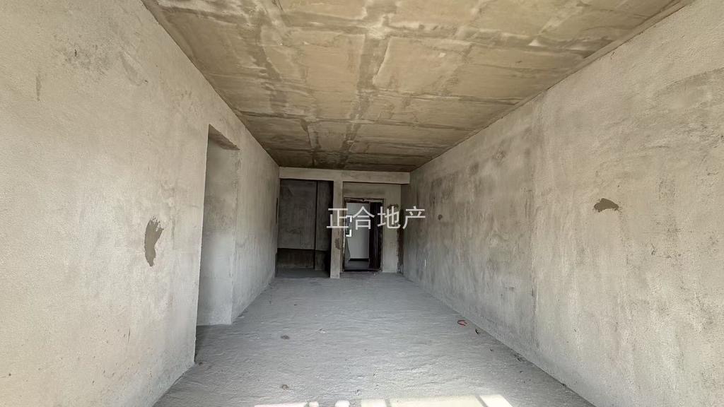 业主诚心出售，城南沔阳天泽园，毛坯三房，单价4260，电梯好楼层，南北通透