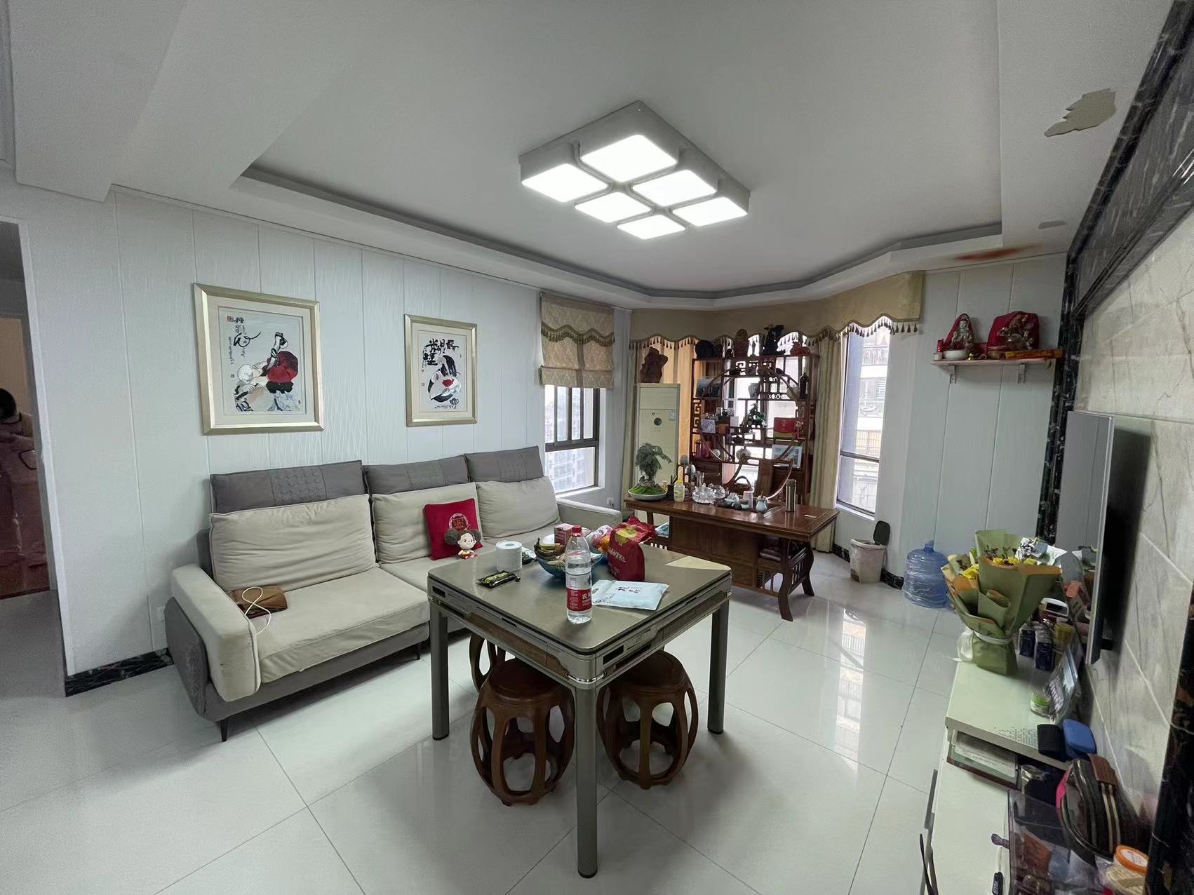 城南金诚花园单价5800的精装三房，拎包入户，屋内保养很好，好楼层，小区里面