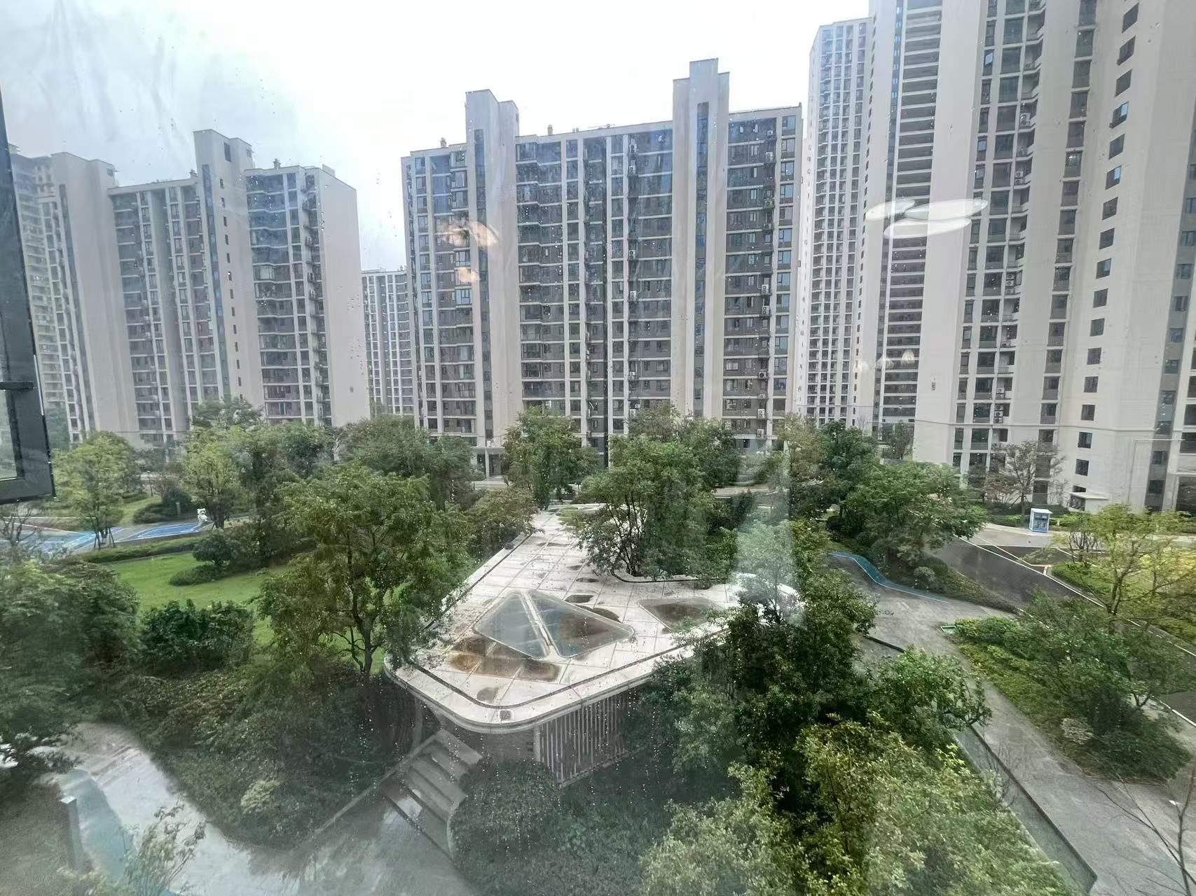 城南，吾悦广场，现房，全新装修，好楼层，精装3房，大阳台