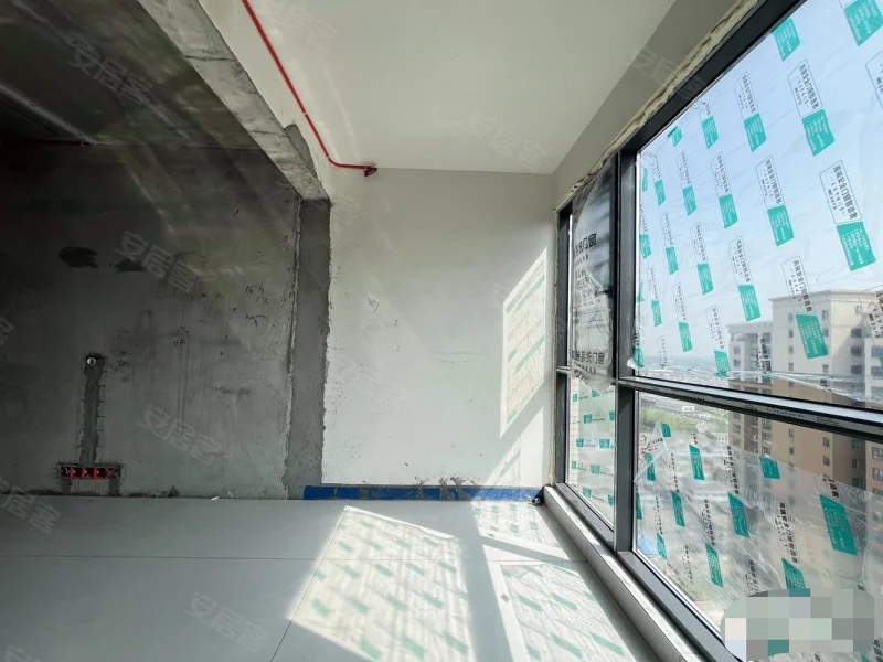 357，业主亏本急售。职院对面，沔阳天泽园，好楼层，单价4600，半装修，水电已走阳台已封，证满二