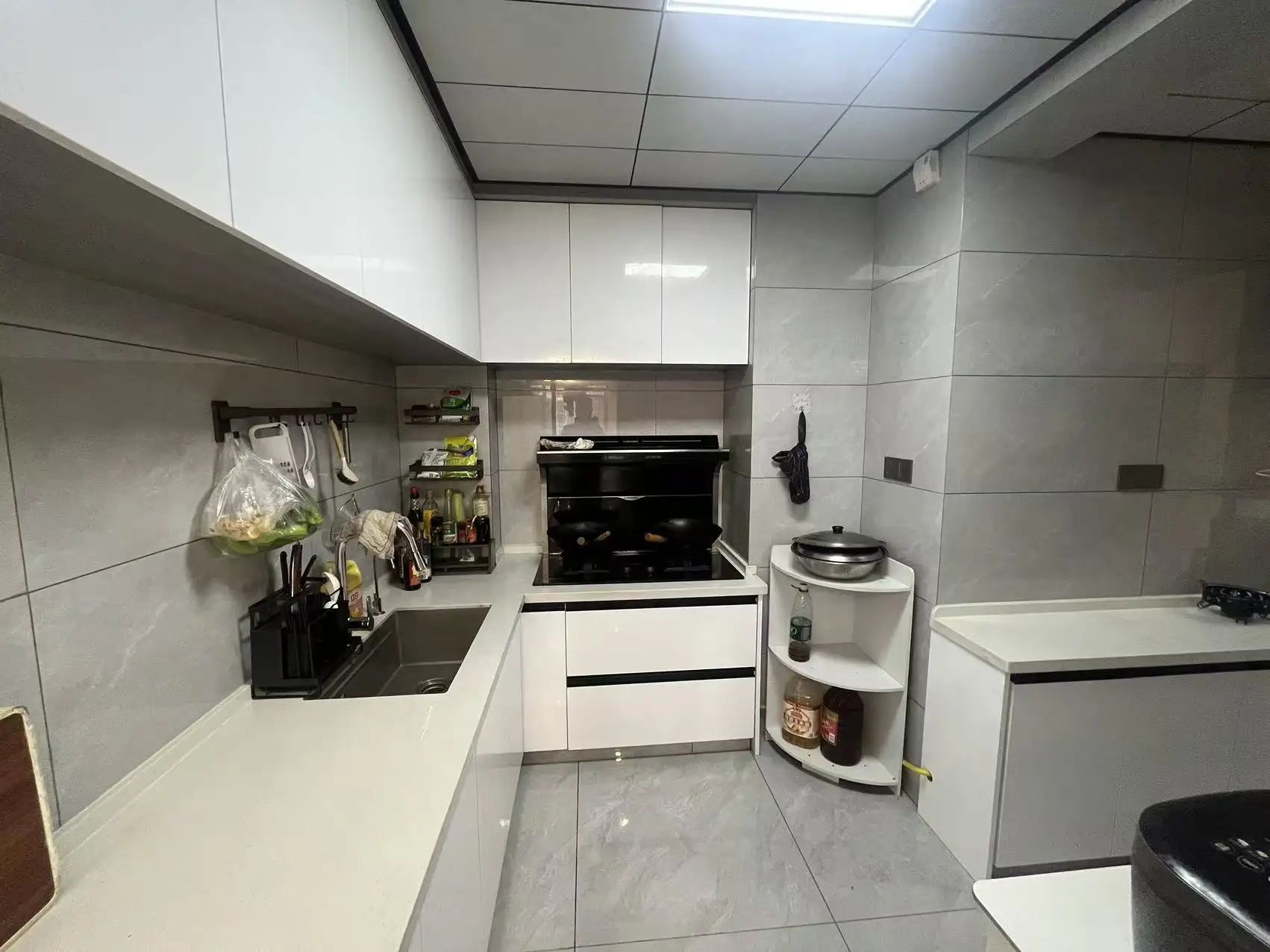 捡漏，森林国际城，湖景房，电梯好楼层，二中二小，精装3房，装修9成新证满二，