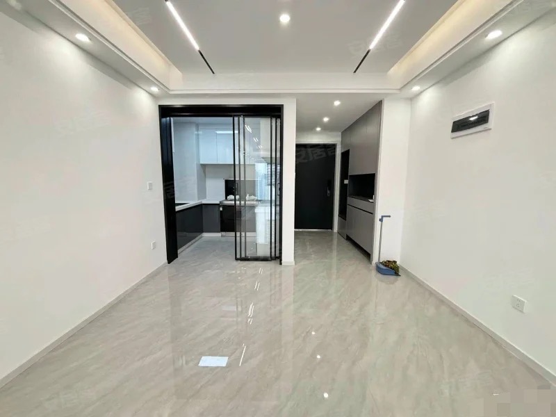 295，吾悦旁，蓝天花园，全新精装修，三房两卫，中间好楼层，全屋中央空调，兔宝宝板材