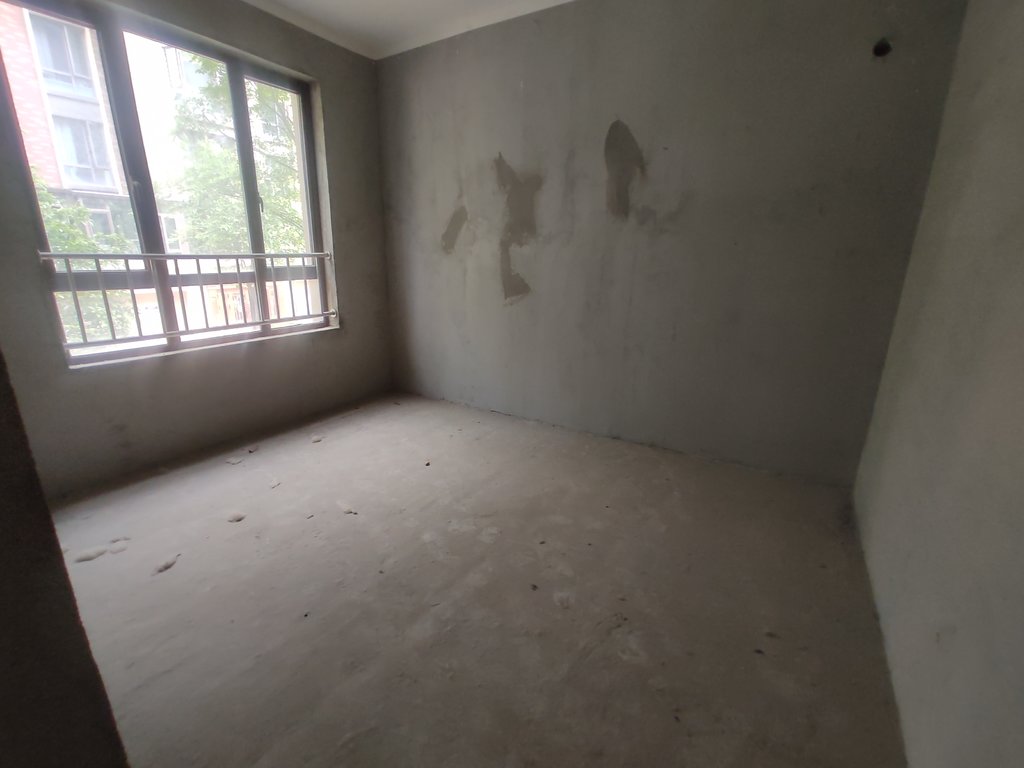 绿地香格里拉.毛坯复式.电梯小洋房.看房方便