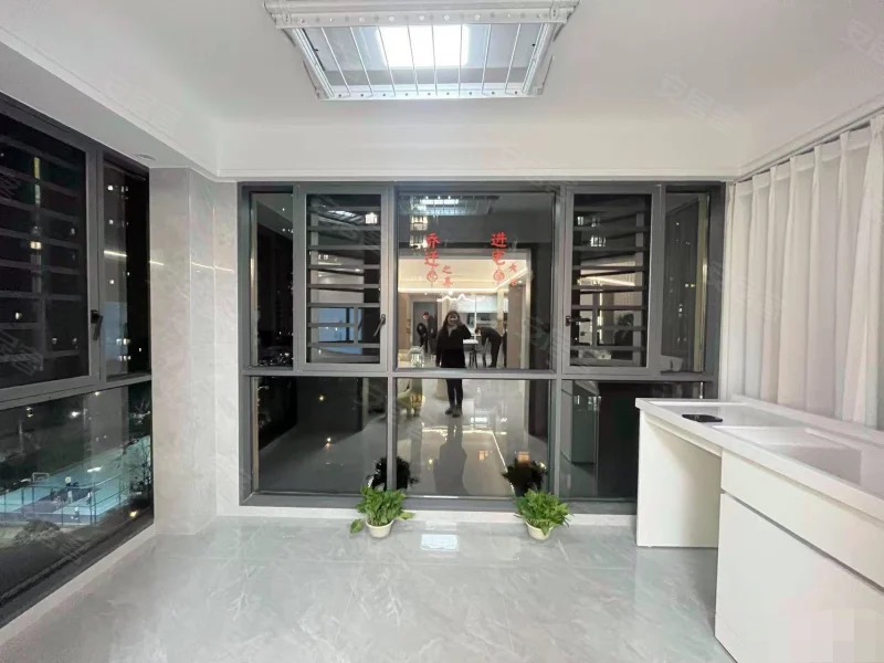 急售,满庭春7期，精装三房两卫，全新装修,好楼层，兔宝宝板材格力中央空调,毛坯价格买精装