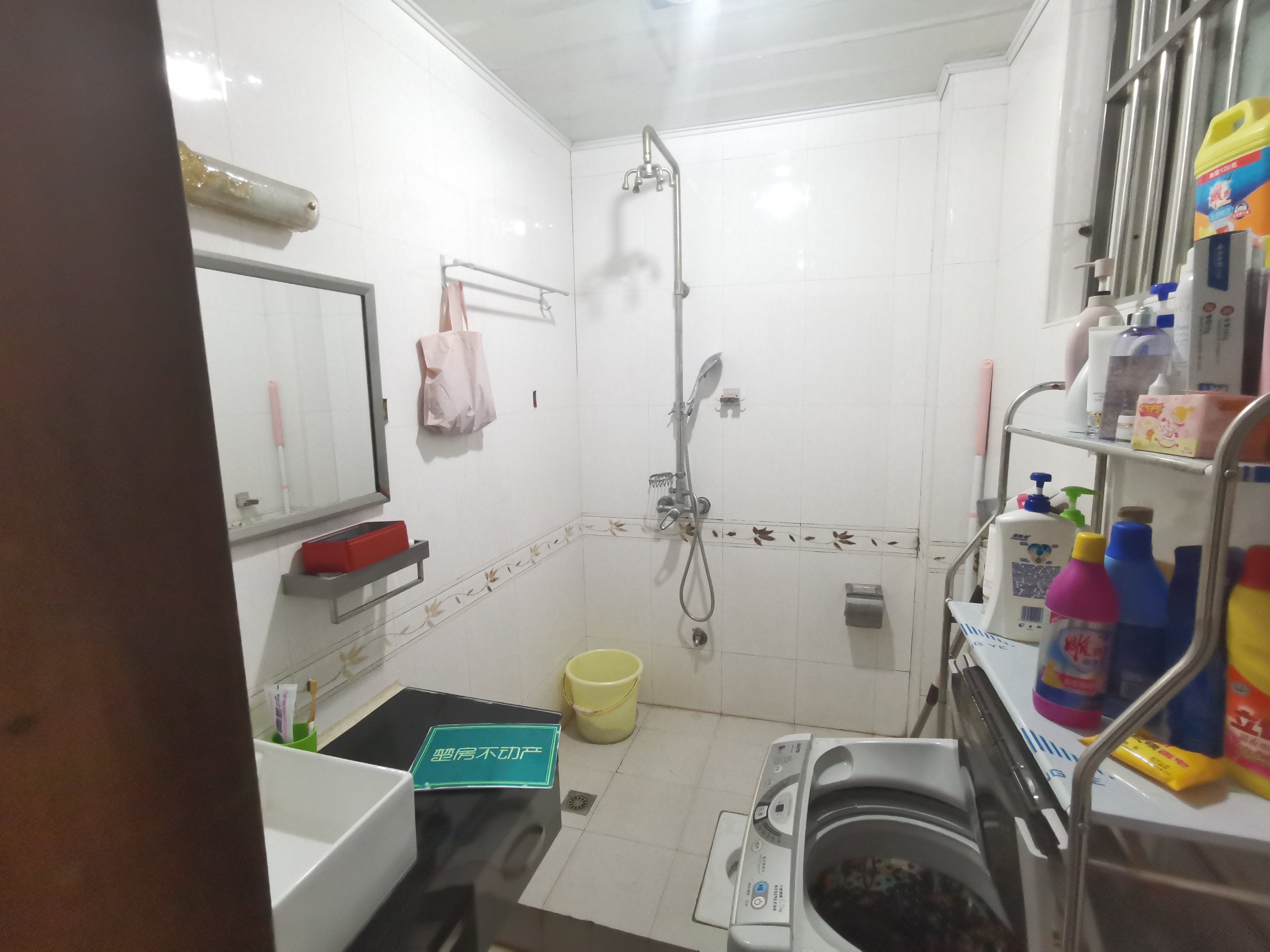 宏运名居精装大三房，少有的错层，房东诚心卖