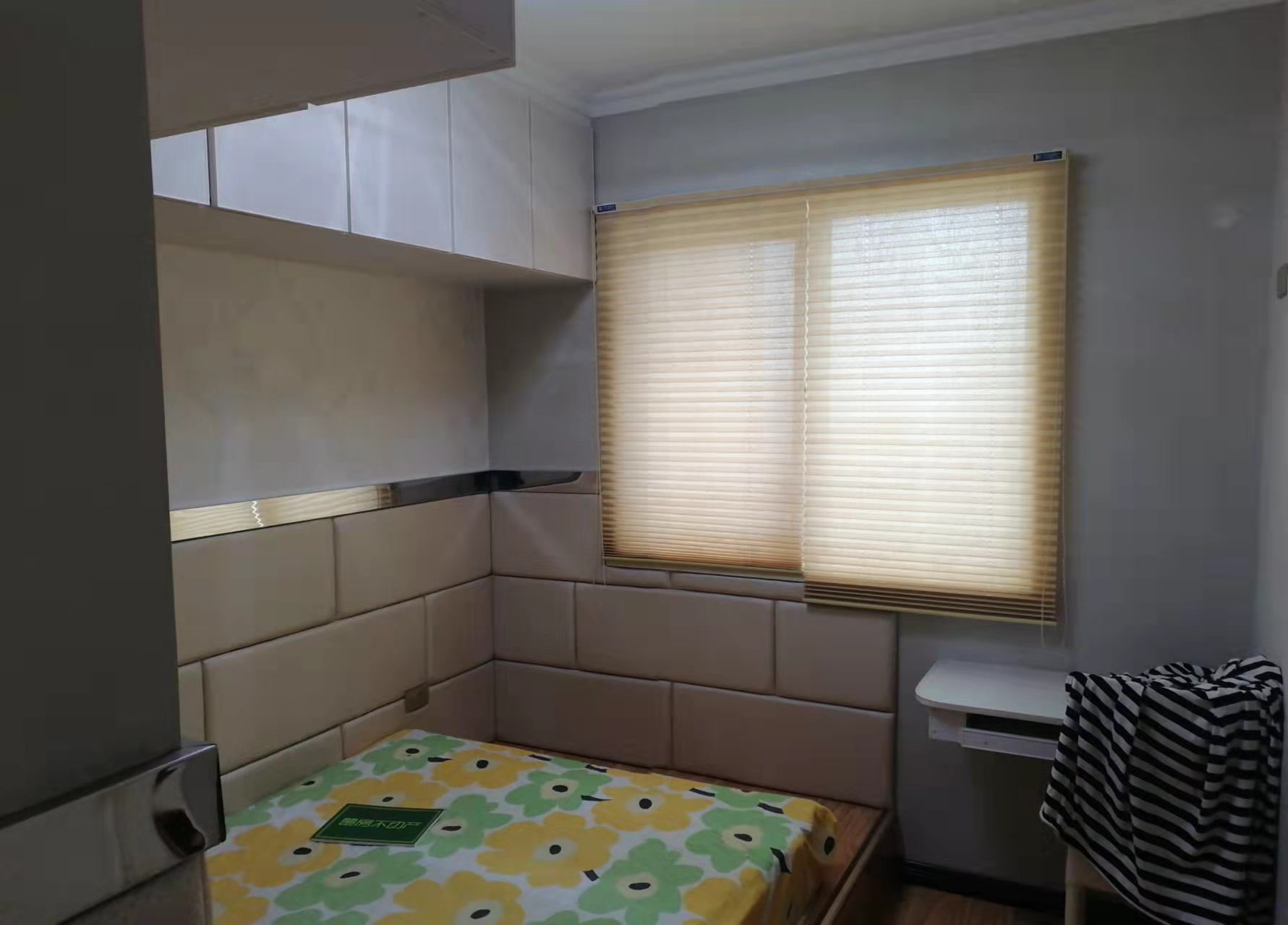 满庭春精装供暖大三房户型方正南北通透，保养的非常好诚心出售满五