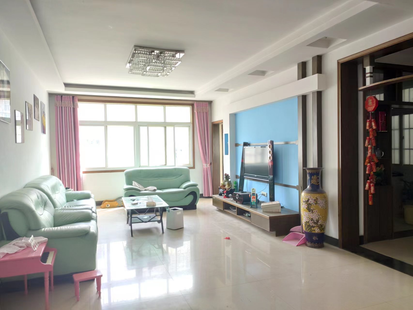 房东急售实验二小宏达小区精装修三室两厅两卫看房方便南北通透