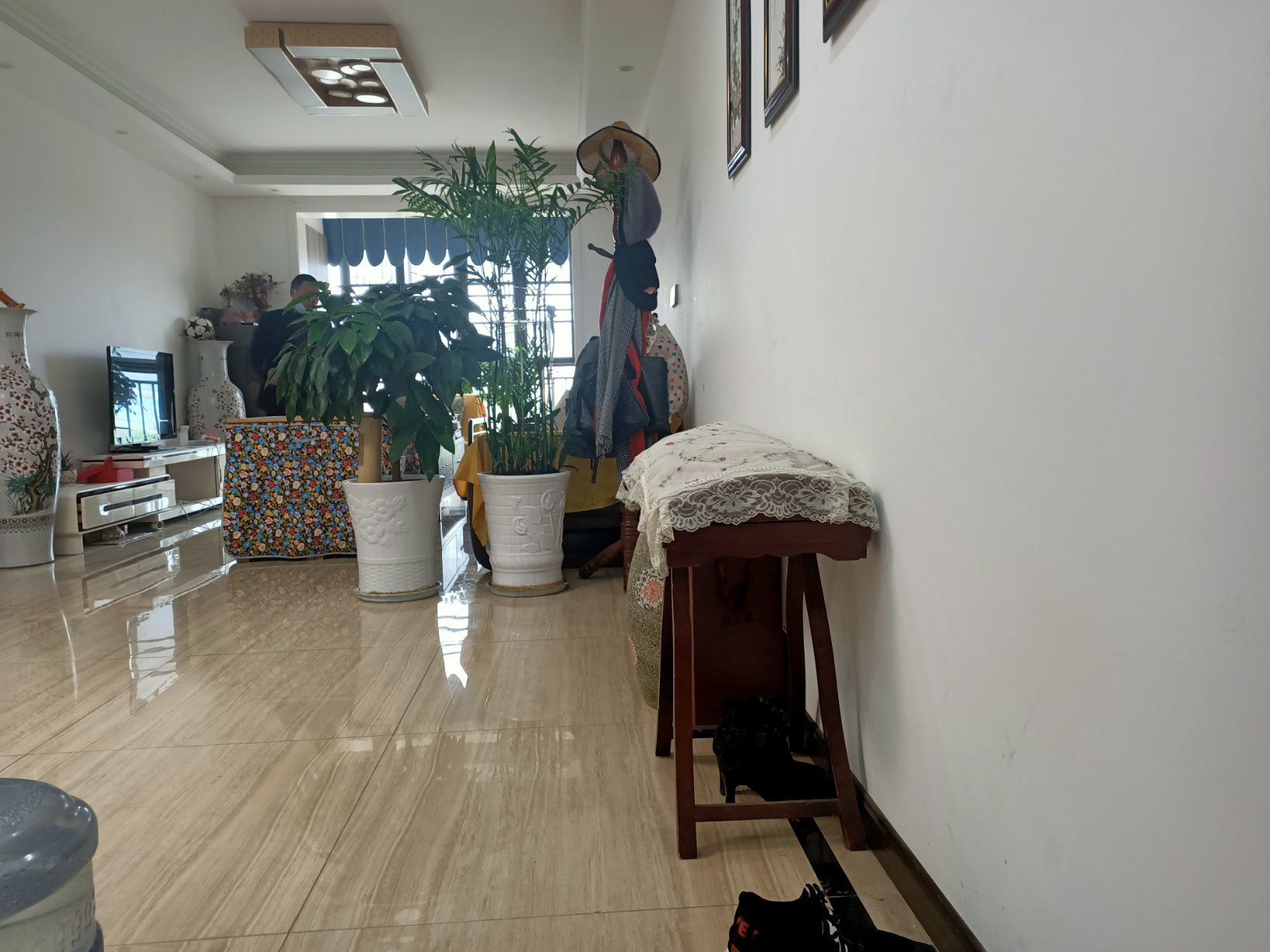 新八中附近逸景轩小区电梯好楼层南北通透128平三房两厅两卫