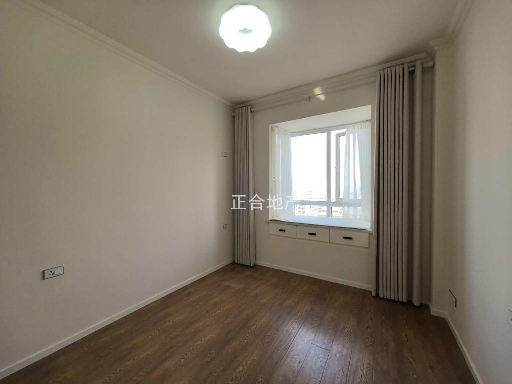 捡漏，城南，一中‬对面！翰墨苑，‮高小‬层，单价‬4800+，电梯好‬楼层12楼，精装‮三大‬房！满五