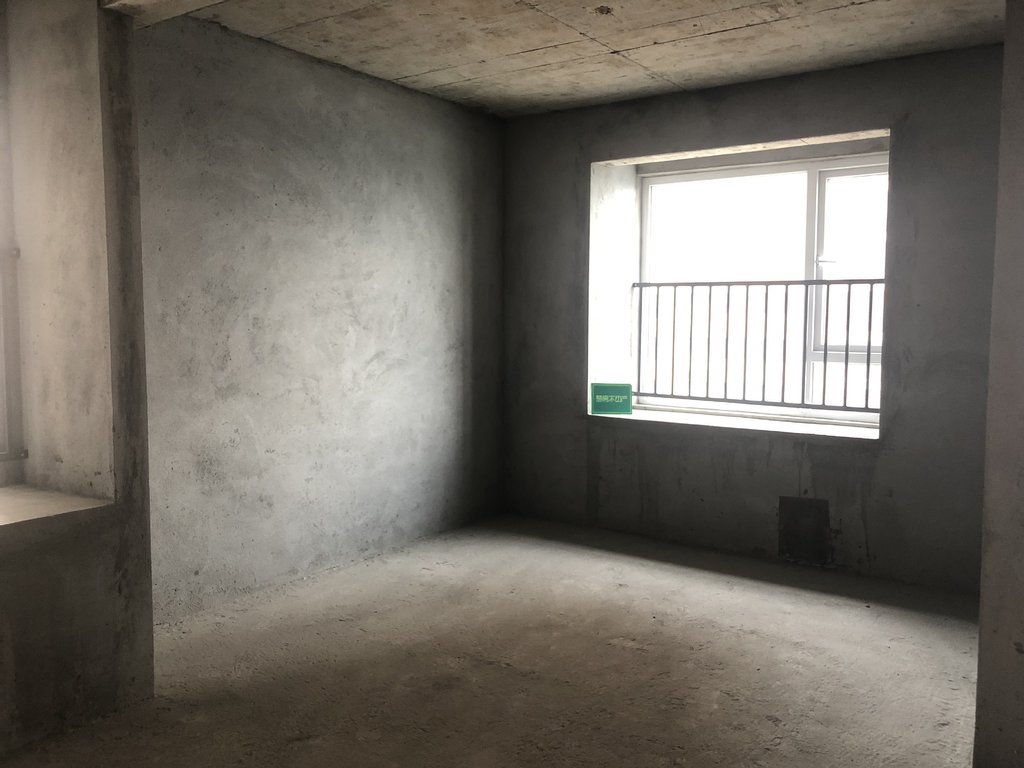 仙桃 满庭春毛坯小三房看房方便可按揭