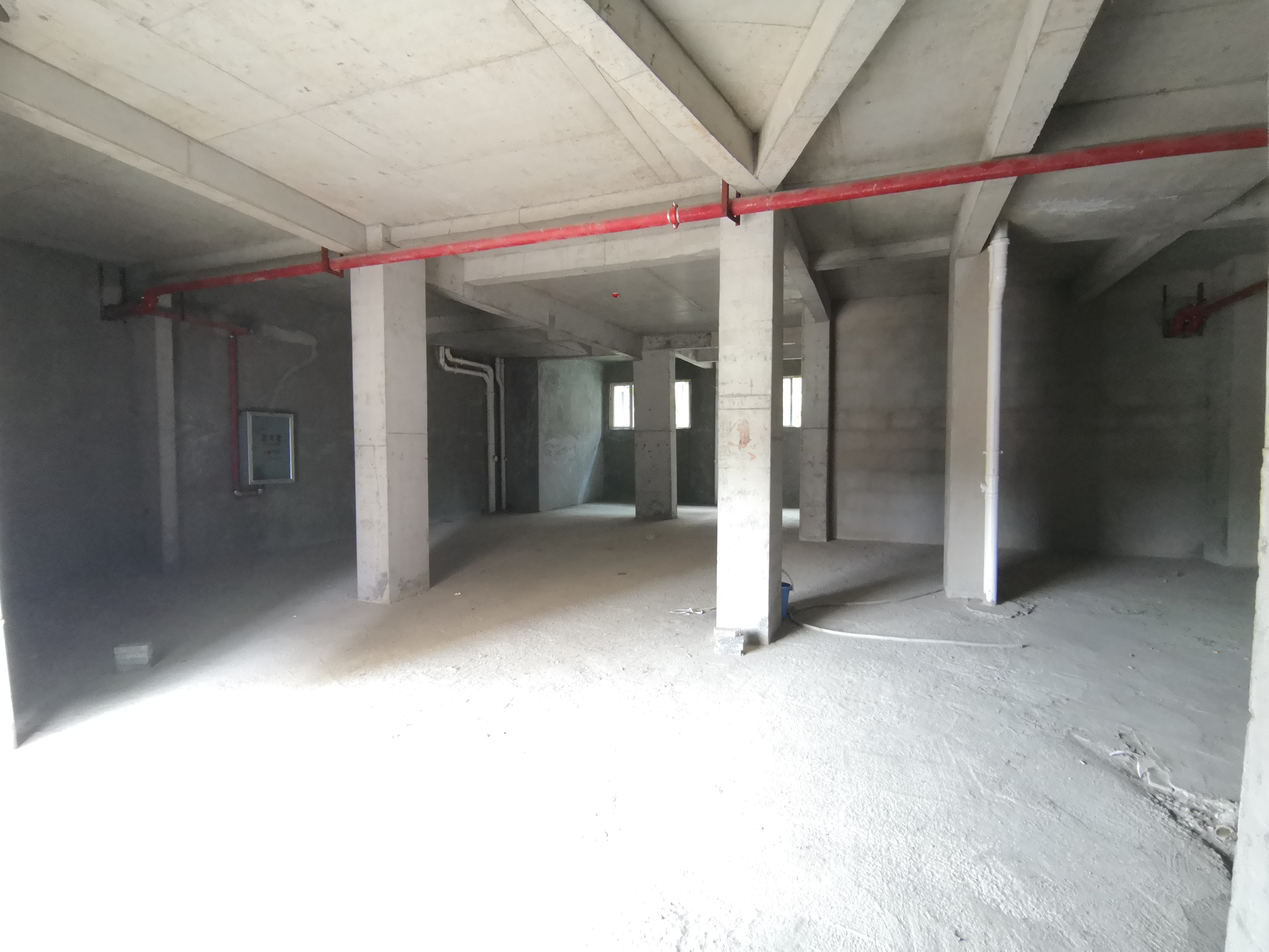 商铺出租：时代天骄南大门位置不消多说的四杆154平限业态