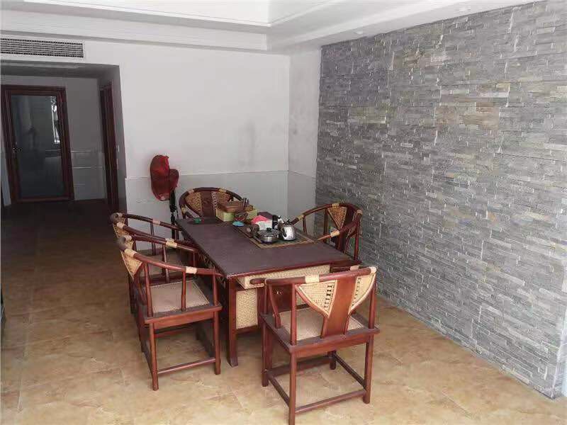 小区环境优美，三丰鼎城小洋房5室2厅2卫精装修