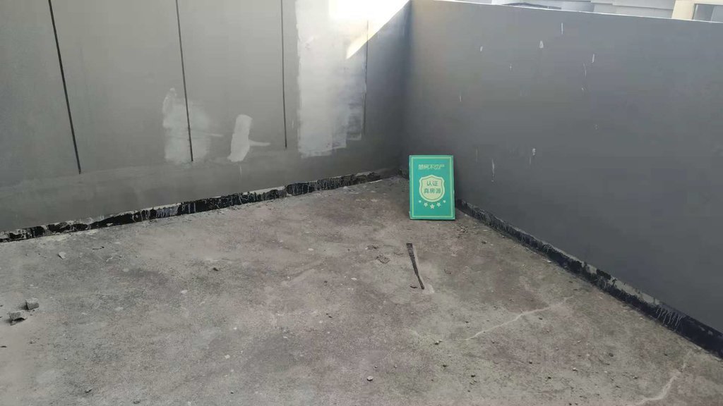 绿地华庭锦城毛坯稀缺小面积三房户型通透视野好价格不高速来下手