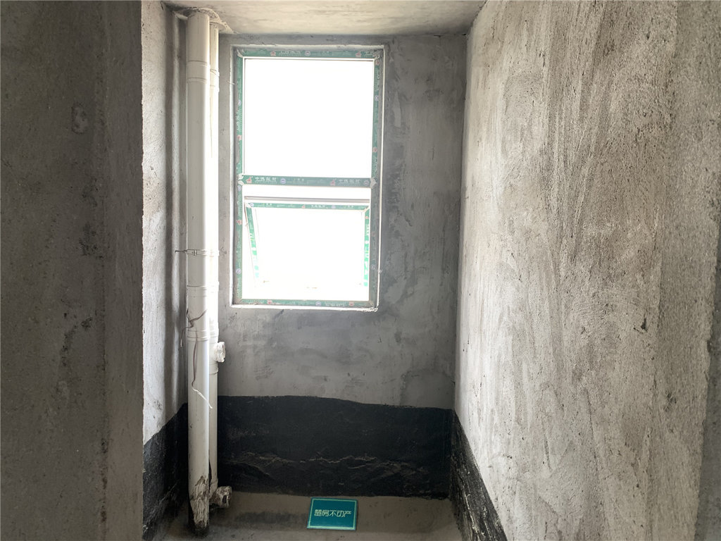 元泰未来城毛坯大三房三中旁边送入户花园采光视野好房东诚心出售看房方便