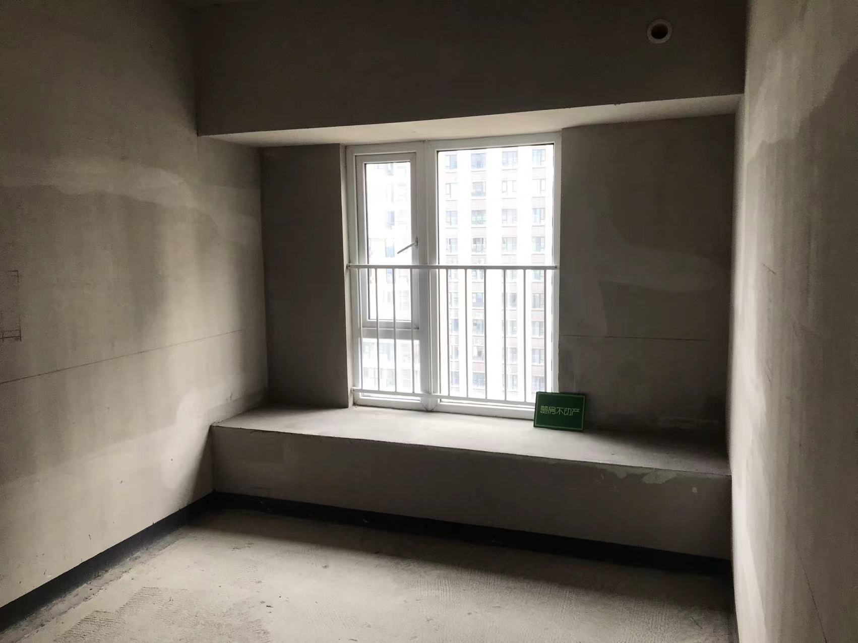 碧桂园送车位毛坯大四房南北通透双阳台小区环境好天然游泳池为您的品质生活保驾护航