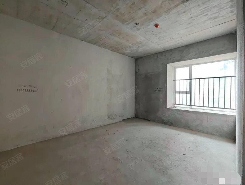 捡漏了！蓝天白云，好楼层11楼，四开间朝南，十米阳台，阳台就能看沔阳公园