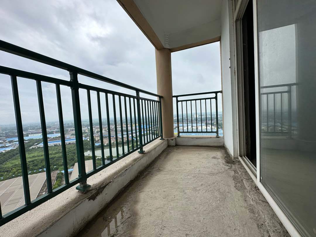 捡漏，仙桃靠南电梯房， 111平，28万，电梯好楼层 ，证件满二