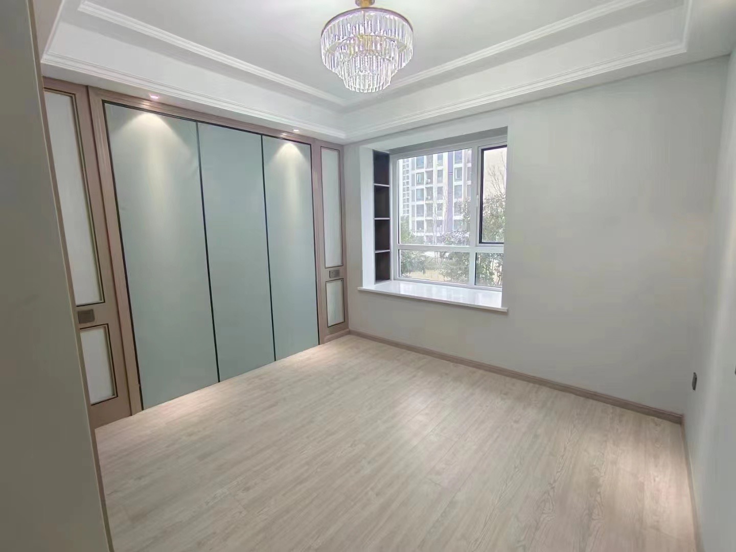 88，捡漏速度，风和日丽，一天未住，精装4房，单价只要5300，全屋中央空调，证满二，