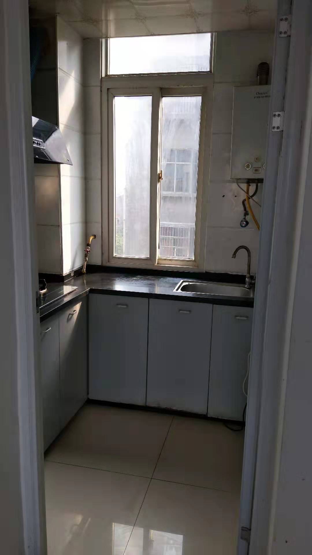 沃尔玛对面两室一厅出售