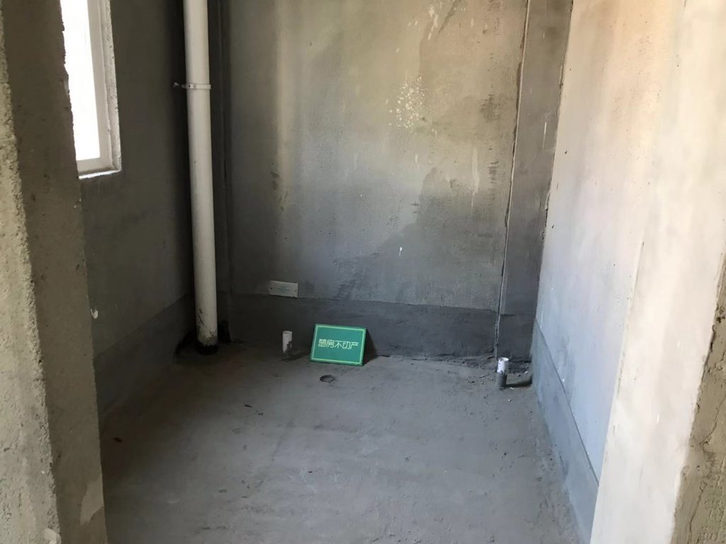 御江湾江滩公园旁三层联排别墅两个停车位自带花园