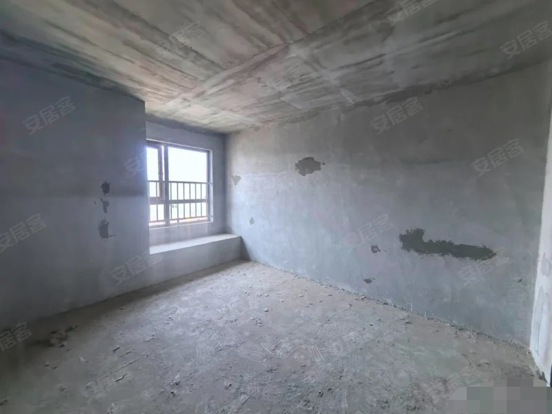 城南，银孚领秀城，单价4400，证件满二顶楼，全人车分流，证满二