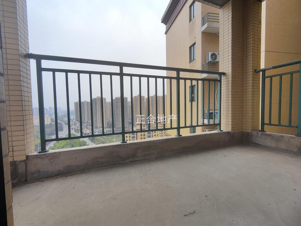 捡漏，新城壹号五期，边户，单价4500，精装3房2卫，双阳台，诚心出售