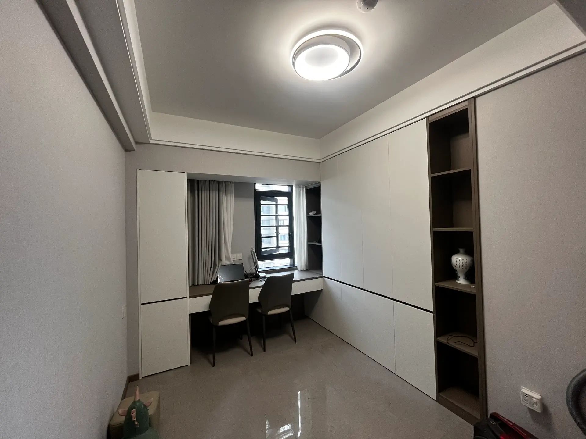 蓝天白云，精装四房‬两卫，‮阳长‬台，好楼层，全‮品屋‬牌定制，带‬暖气片，证满二