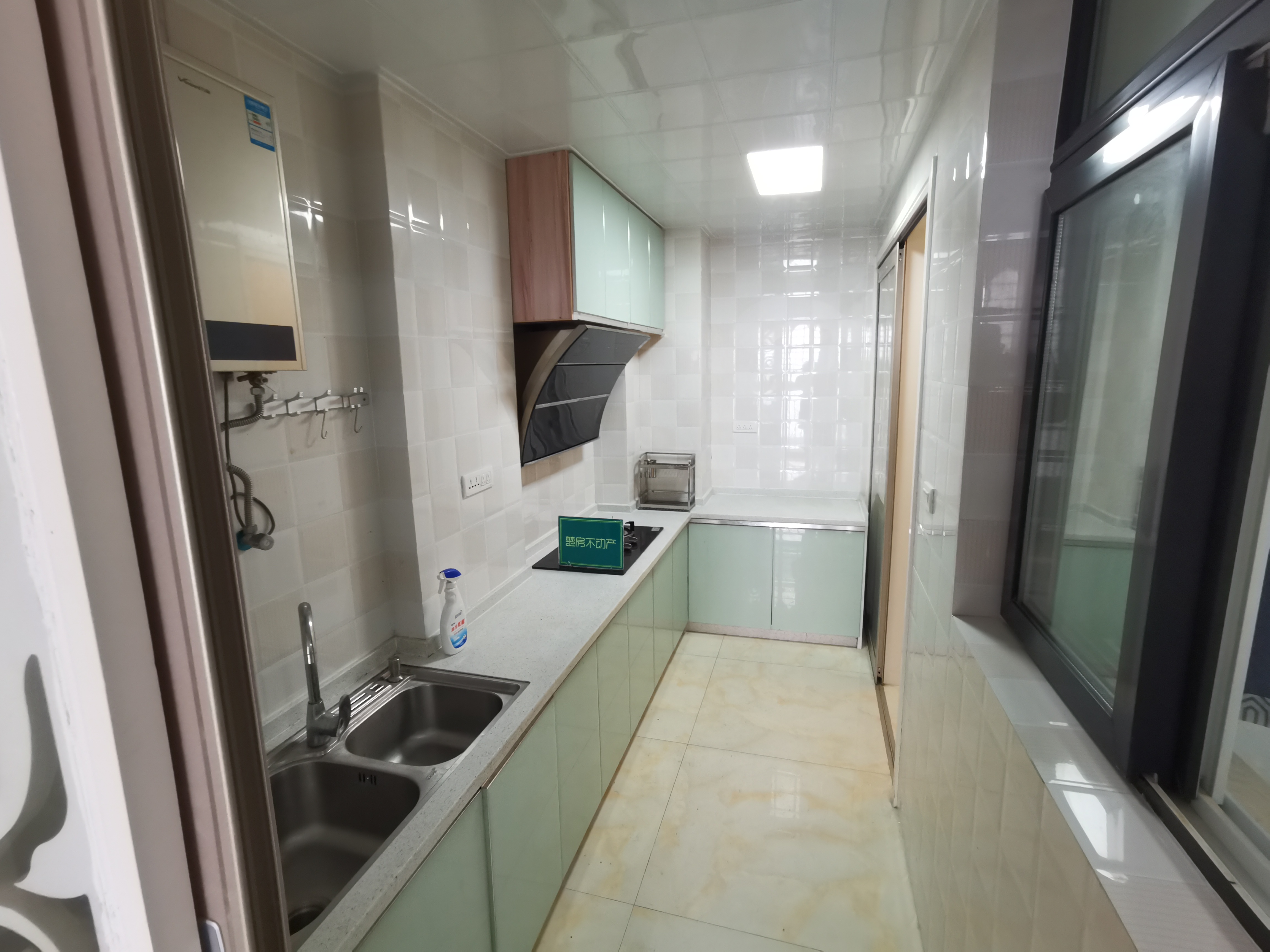 沃尔玛楼上精装大2房家具家电齐全年租1800一个月