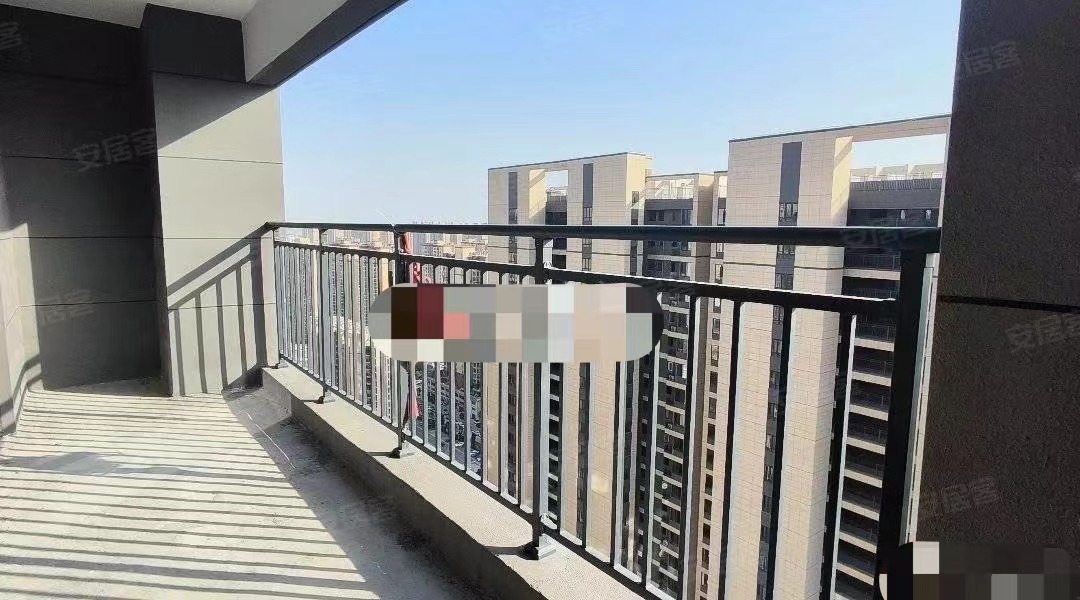 75，森林国际北苑毛坯三房，单价不到5300，视野开阔，一应俱全