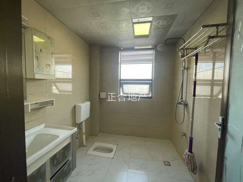 急售，降价了，城西，单价3984，精装三房电梯房，小高层，楼层好。证满二