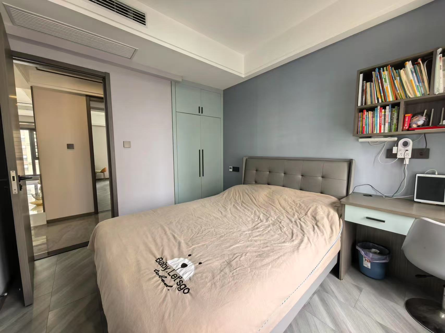 亏本出，城南，元泰未来城B2区，精装三房，成色新，中间好楼层，证满二