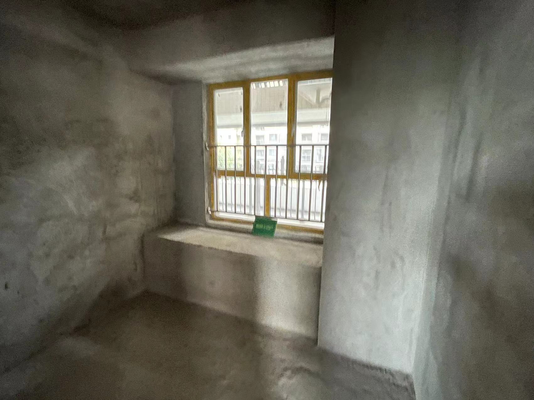 沔阳天泽园毛坯两房南北通透看房方便诚心出售