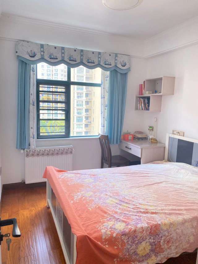 城南三小旁，新城壹号精装三房，边户，中央空调，成色新，证件满五税费低，看房方便