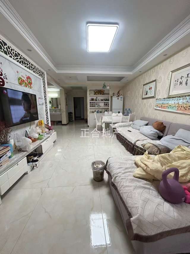 急售，新城壹号四期，湖景房，精装三房，一口价49.5万，拎包入住，证满二