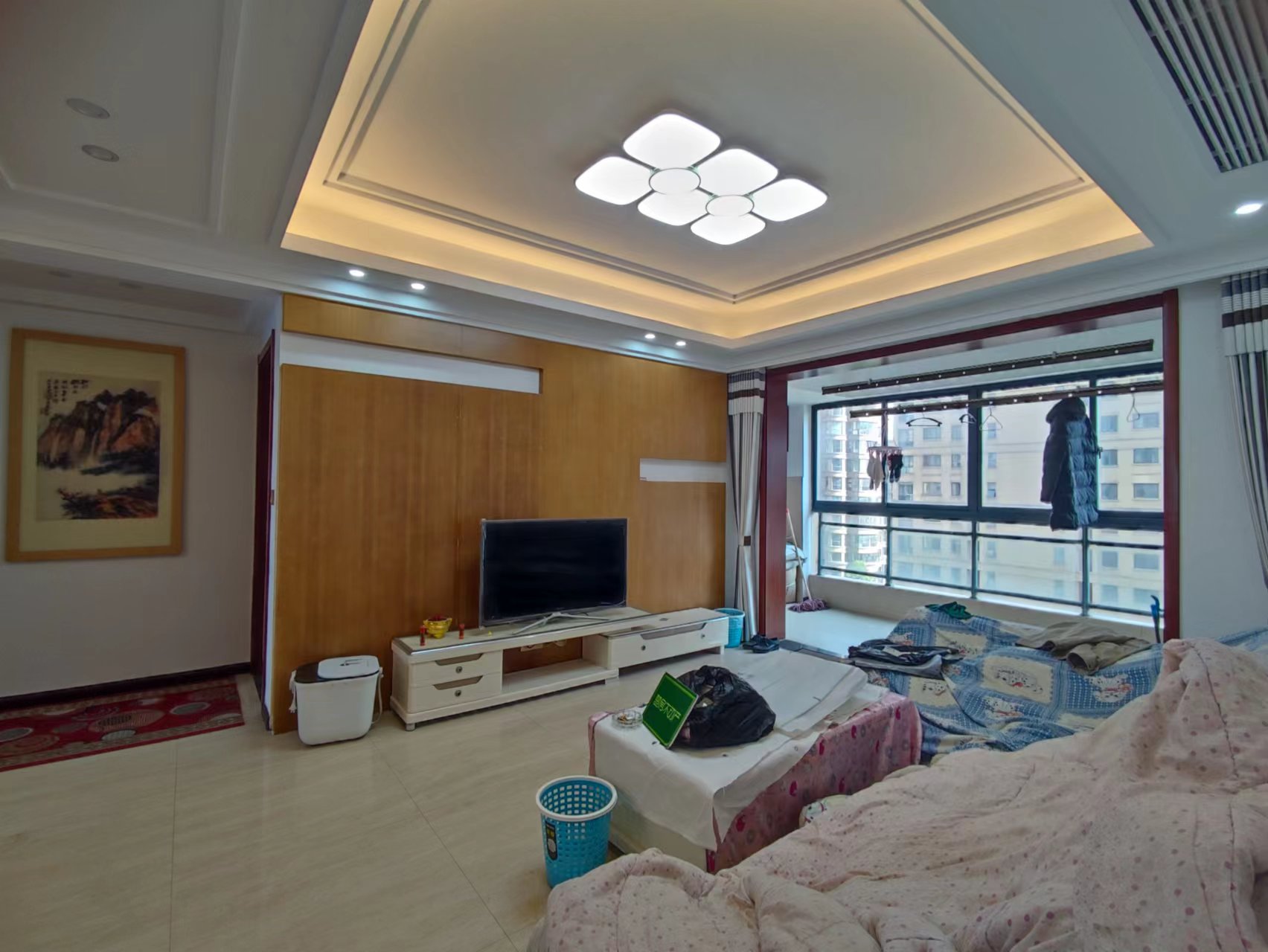 御台公馆  精装修  边户  中间楼层  证满年  看房方便