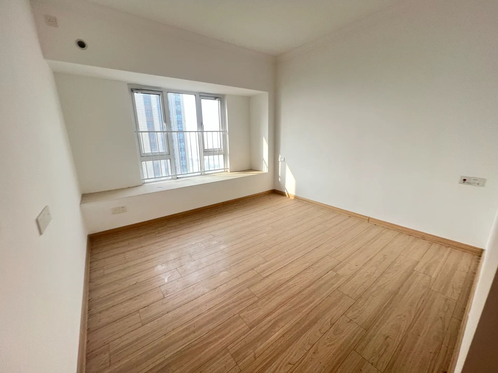 城南，碧桂园，精装四房，单价4500边户，好楼层27楼，老证