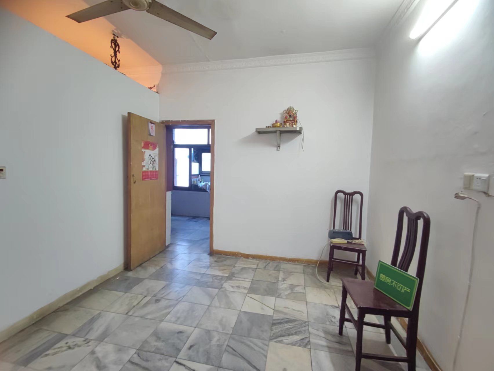 老八中竹货街步梯3楼证件齐全价格可谈急卖