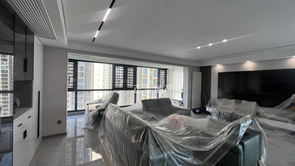 森林国际180平，精装大平层，双湖景， ​电梯16楼，全新装修 ​坐在阳‮可台‬以海钓 ​