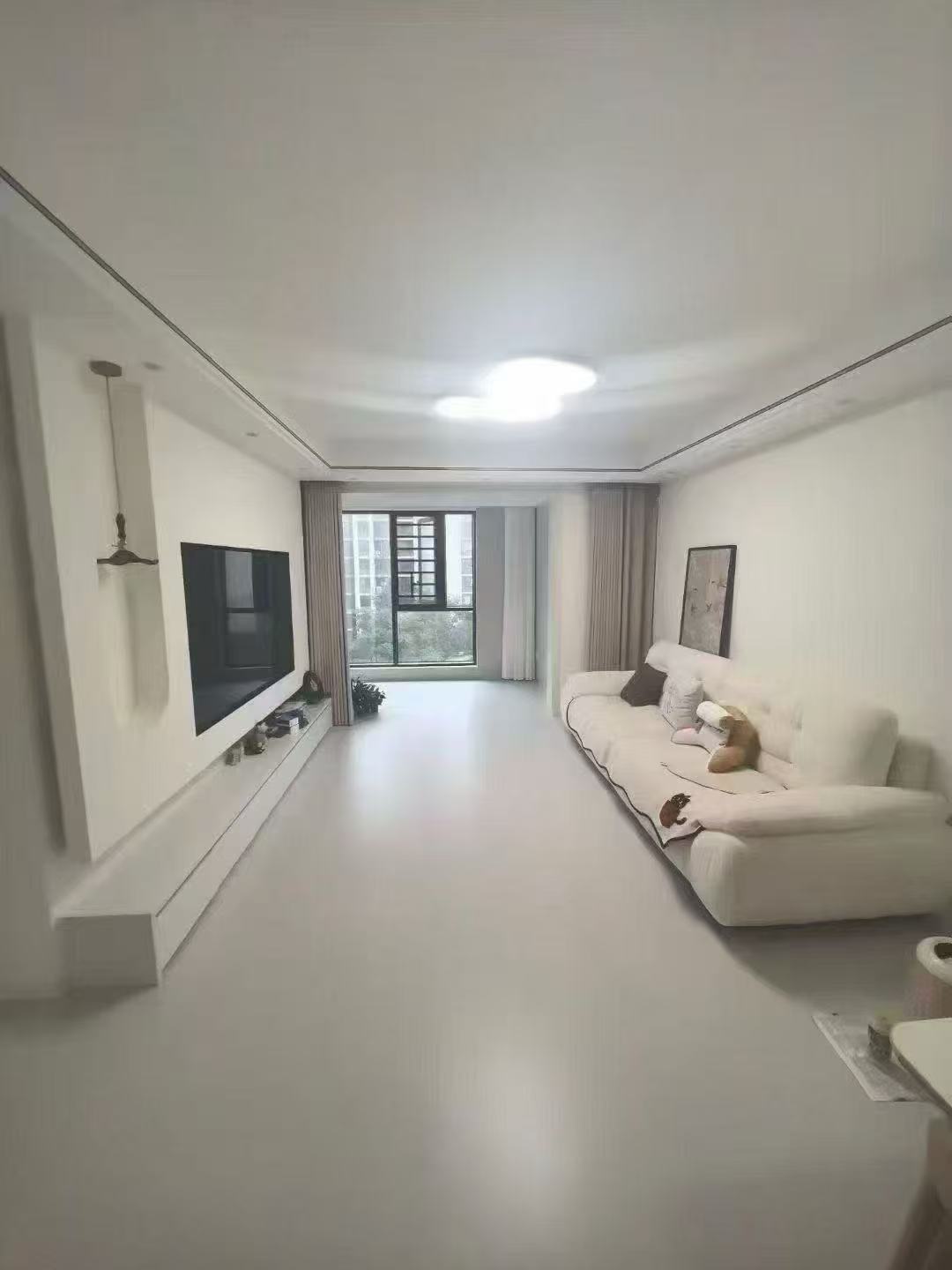 城南，吾悦广场，现房，全新装修，好楼层 ，精装3房，大阳台