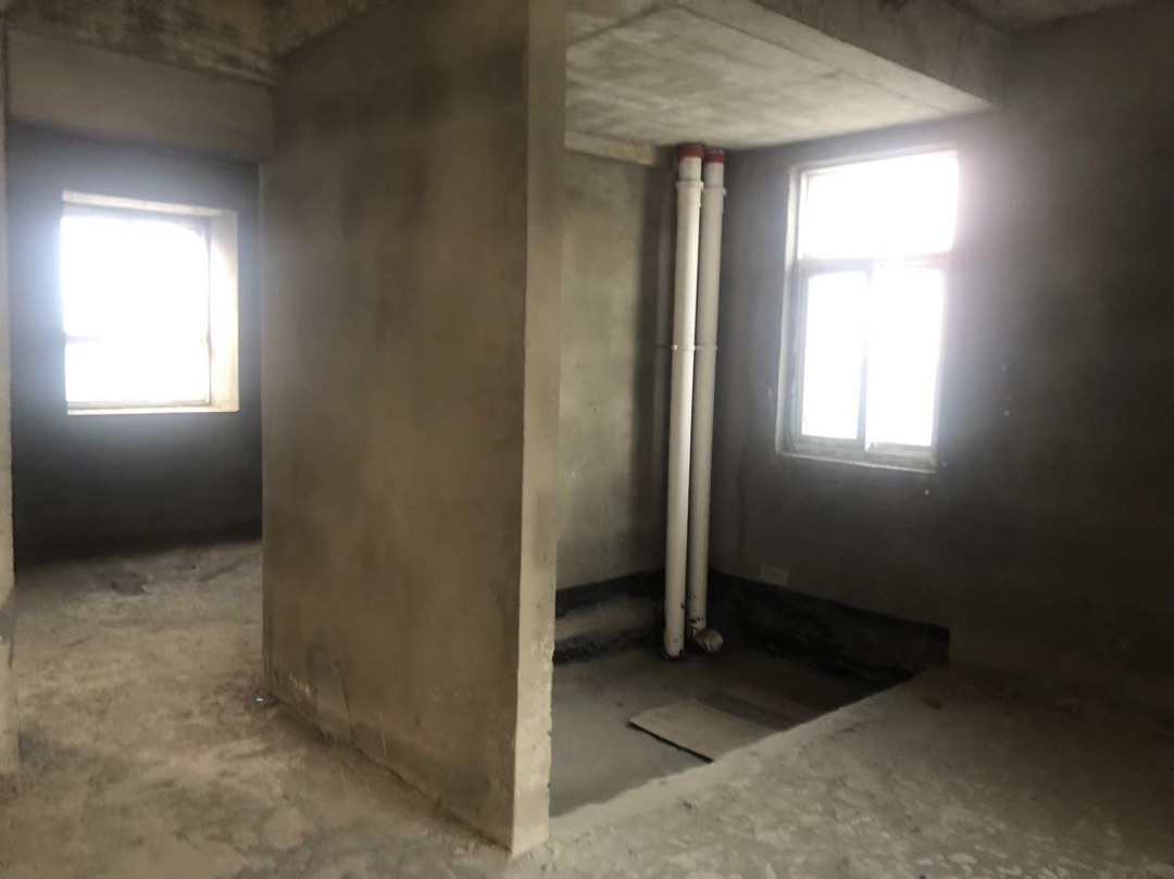 捡漏，汉江国际广场，毛坯三房两卫，一口价15.8万，前后双阳台，好楼层