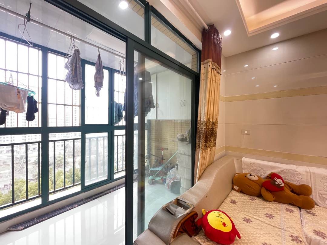 新城壹号精装3房出租，拎包入住，预约看房。